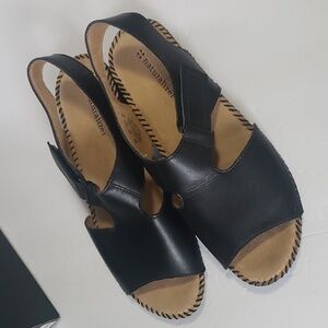 New Naturalizer Black Leather Women's Sandals